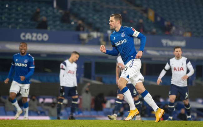 欧冠联赛中 欧冠联赛中